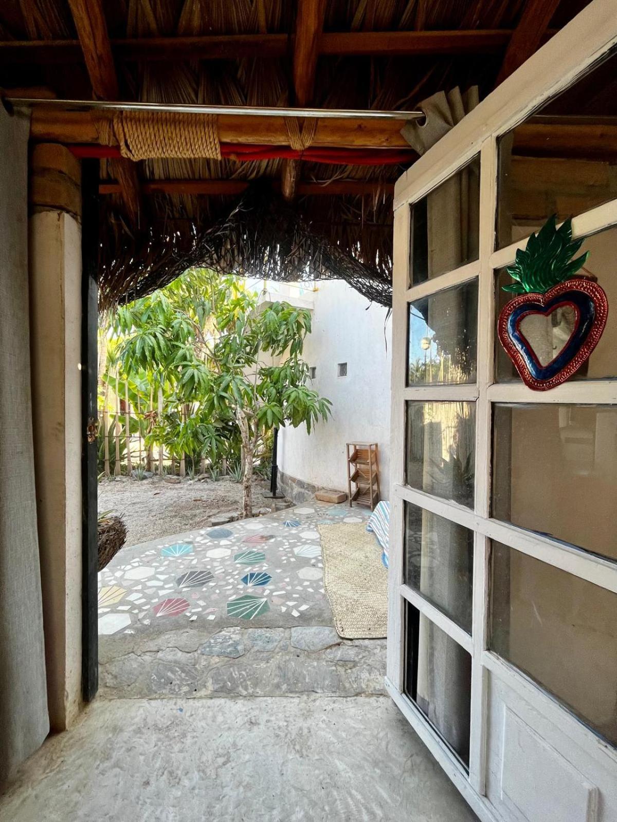 La Sardina Hostel Тодос Сантос Екстериор снимка